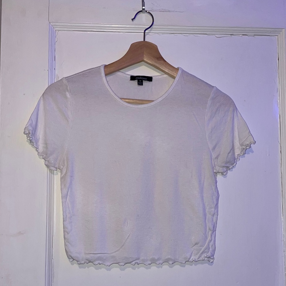 white ruffle hemmed crop top